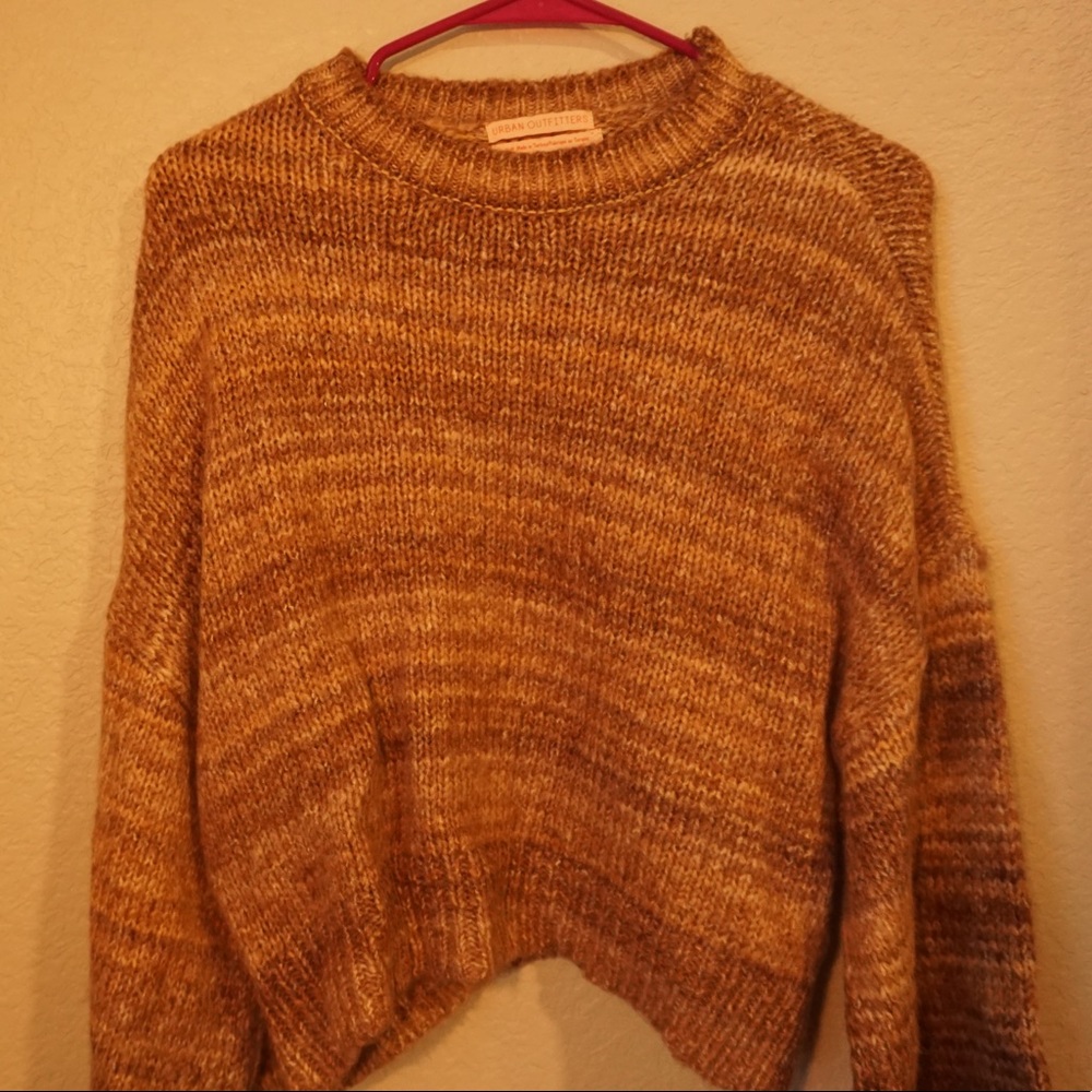Urban outfitters cozy cropped sweater. Size M. Bubbled sleeves. Soft.